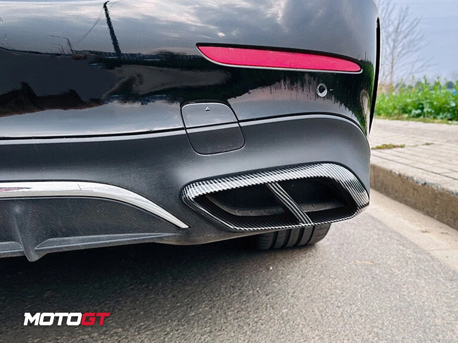 E CLASS MUFFLER COVER TRIM